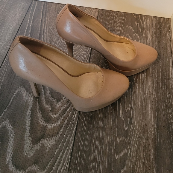 Nine West nude pumps - Picture 2 of 3